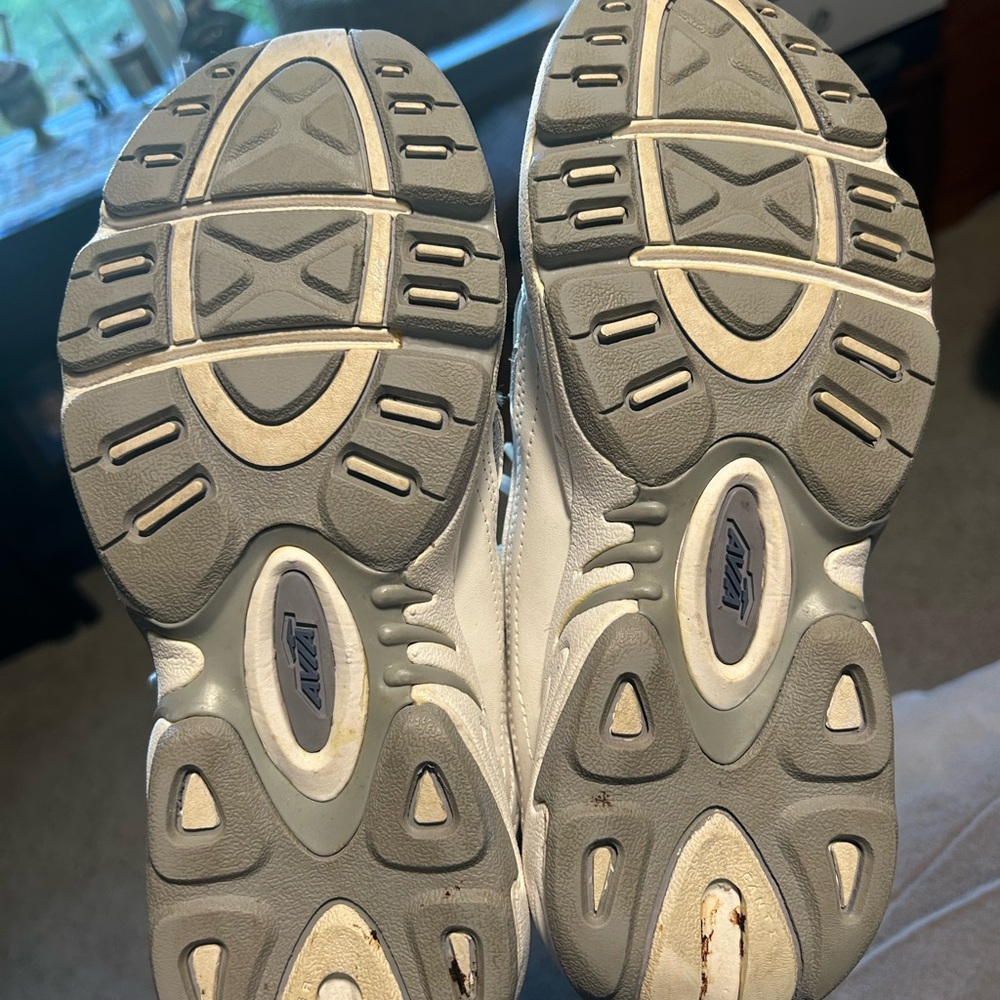 Avia Classic White and Gray Athletic Shoes 👟 - Picture 6 of 6